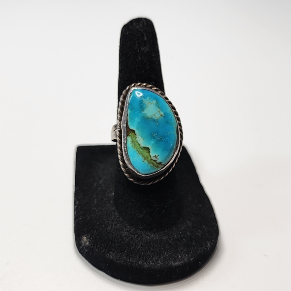 Sterling Silver Ring with Large Turquoise Stone - Size ~6.5 - Total Weight: 6.5g