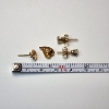 Image 4 : Two Pairs of 14K Gold Earrings: Clear Stone Stud & Heart-Shaped - Total Weight: 1.3g