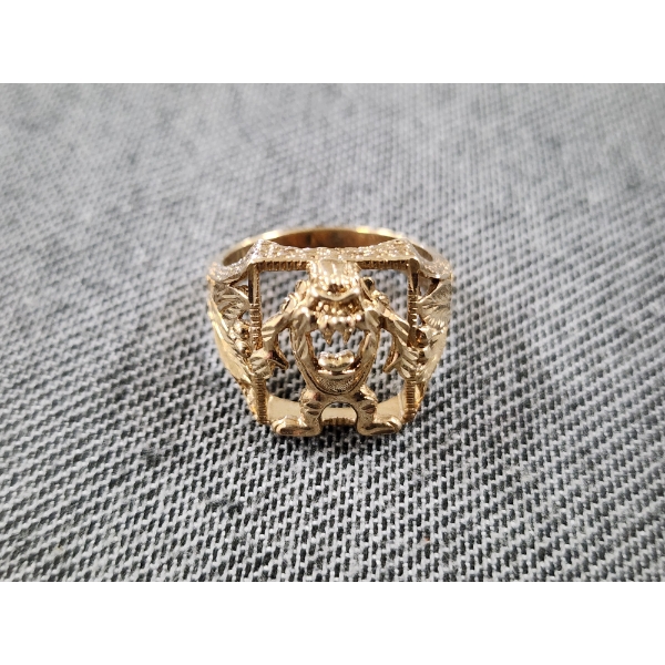 10K Gold Looney Tunes Tasmanian Devil Ring Weighing 6.7 Grams - Size 9.5