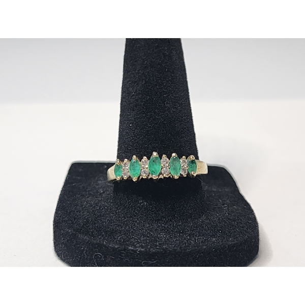 Gorgeous 14K Yellow Gold Emerald and Ring - Size 9.5 - TW: 3.1g