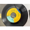 Image 4 : 3 Small Records - The Right Stuff Bryan Ferry - Great Oldies Collectables - Queen & David Bowie