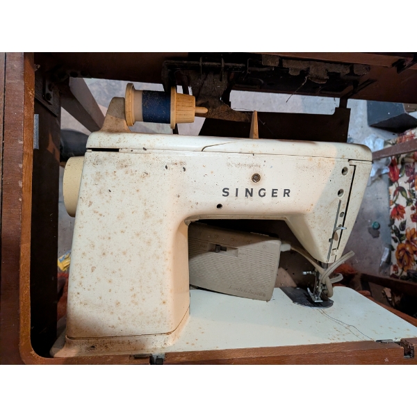 Vintage Singer Machine And Table 