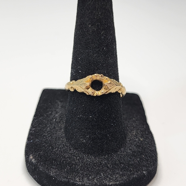 14K Yellow Gold Detailed Ring - Size 8 - TW: 2.5g