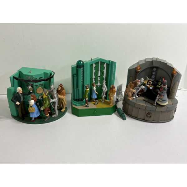 Wizard of Oz Collectible Figures - Middle One lights up and Wizard pops out - First does not work