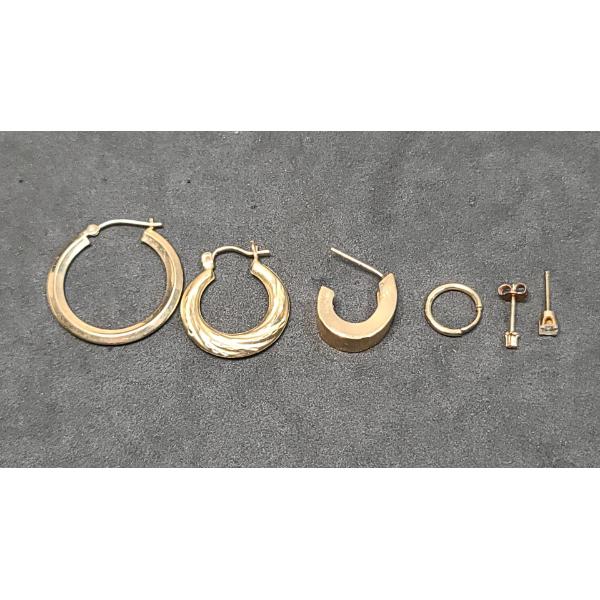 Assorted Non Matching 14K Gold Earrings - Total Weight: 2.4g