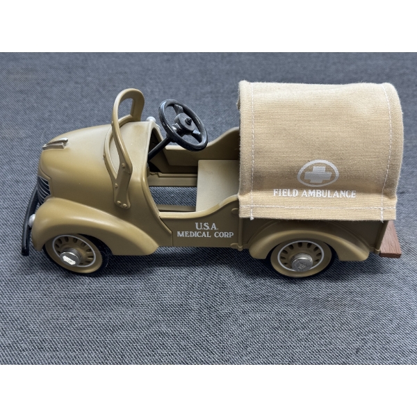 Hallmark "1941 Garton Field Ambulance" (QHG9049) 9" Classic American Car - Mint Condition
