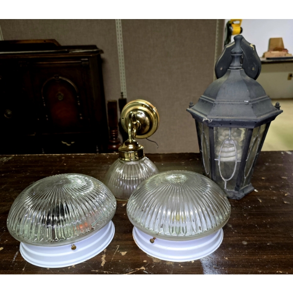 4 Lighting Fixtures incl 1 Outdoor Fixture