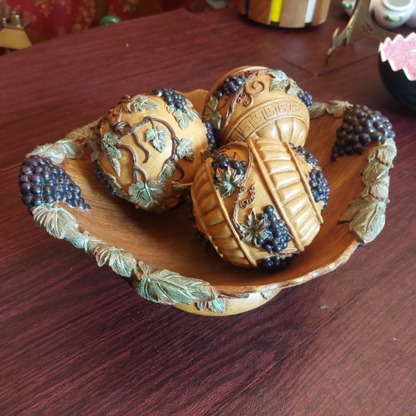 4 Pc Grape & Vine Carved Wood 10" Bowl & Decorative Balls As Shown