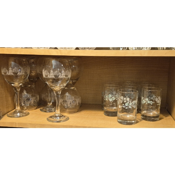Kitchen Glassware - Set Of 8 Christmas Wine Goblets & 8 Small Glasses