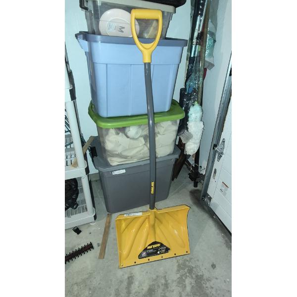 PICKUP IN NORTHFIELD - Nearly New Show Shovel As Shown - See Pics