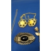 Image 3 : Lot Of Assorted Costume Jewelry Including Brooches, Necklace, Earrings & More