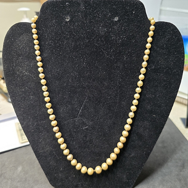 Pearl Necklace with 10k Gold Clasp - 13.9g TW