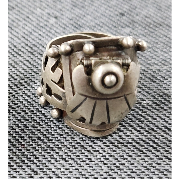 Mexican Sterling Silver Secret Stash Compartment Ring Weighing 10.6 Grams