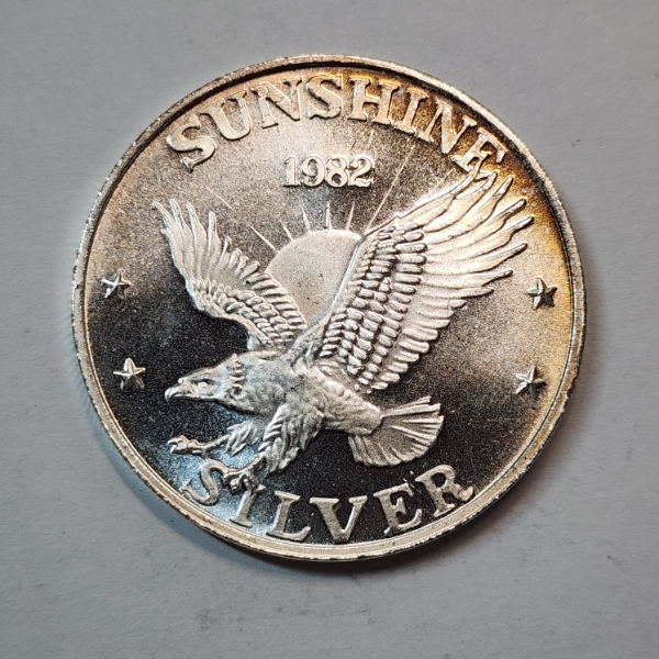 1982 Sunshine Minting One Troy Ounce .999 Fine Silver Round