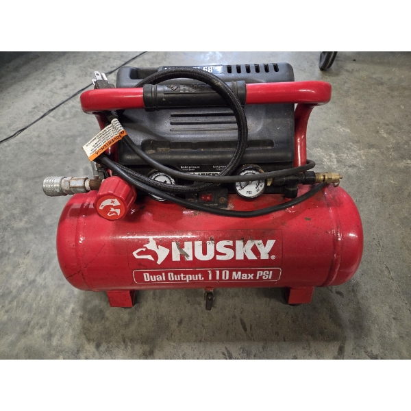 Portable Husky Dual Port 110 PSI Air Compressor