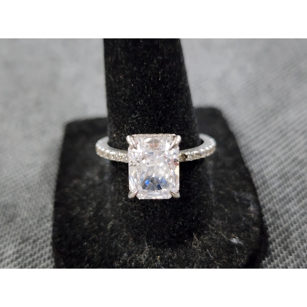 BEAUTIFUL Sterling Silver Engagement Ring Weighing 3.8 Grams ~ SIZE 8 - BIG Sparkle Stone