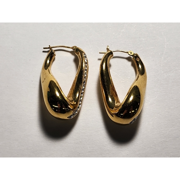 Gorgeous Pair of 14K Gold Hoop Earrings With Stud Detailing TW: 3.9g