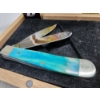 Image 5 : Woodstock Knife & Display Box With Marble Design Handle & Hatchet Emblem Pocket Knife 