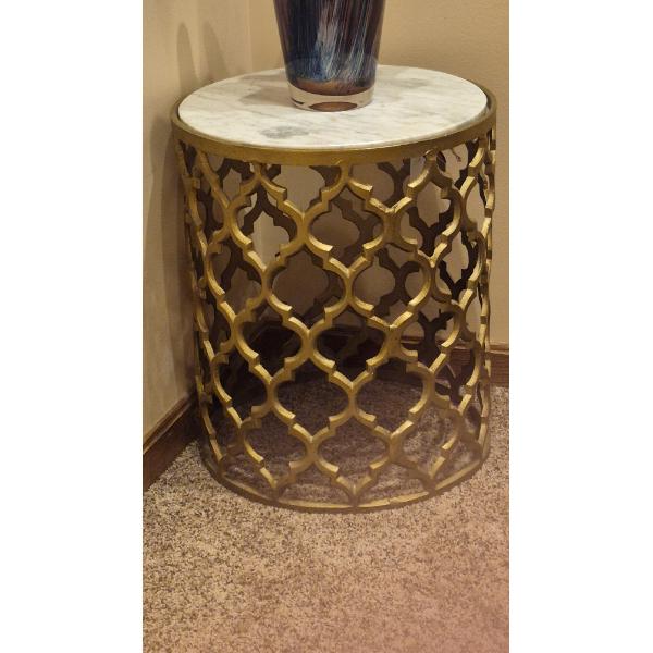 Round Occasional Table Or Plant Stand - Measure 19" by 14"  Vase Not Included
