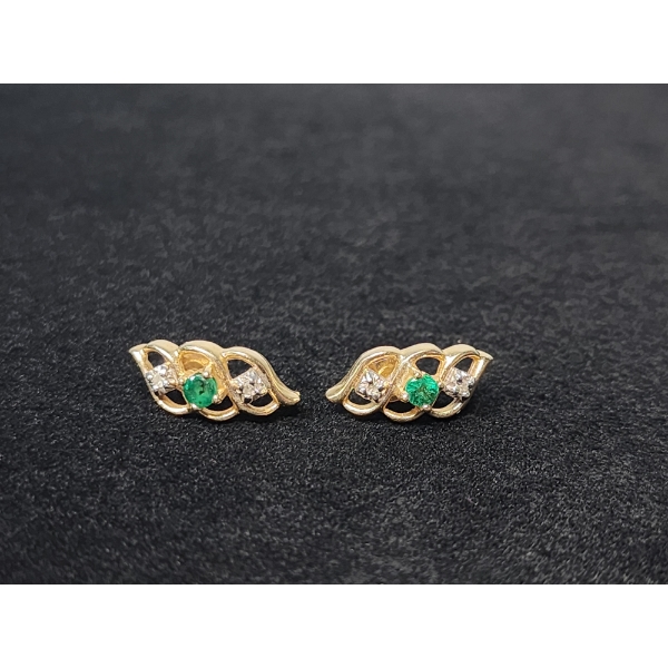 14K Yellow Gold Emerald Gemstone Stud Earrings TW: 2.1g