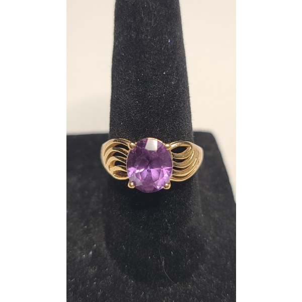 14K Yellow Gold Women's Ring With Amethyst - Size 6 - Weight: 4.4g
