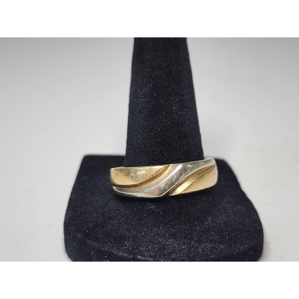 Incredible Two-Tone 14K Gold Ring - Size 11 - Total Weight: 7.1g