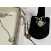 Image 12 : Large lot of costume Jewelry - Includes Heart-Shaped Jewelry Holder - Necklaces - Bracelets 