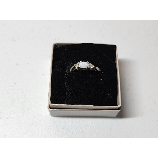 Vintage Avon White Fire Opal Ring w/ Two Rhinestones - Sterling Silver - Total Weight: 2.7g