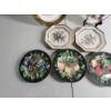 Image 5 : Lot of Decorative Plates - Including Sakura, Wong Lee, 22K Gold Rim Plate