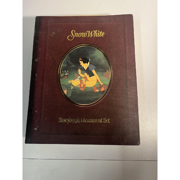 Snow White Storybook Ornament Set