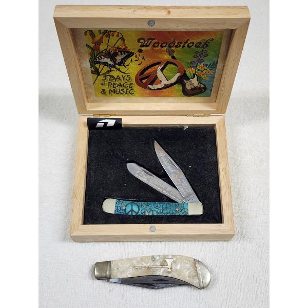 Woodstock Knife & Display Box With Marble Design Handle & Hatchet Emblem Pocket Knife 