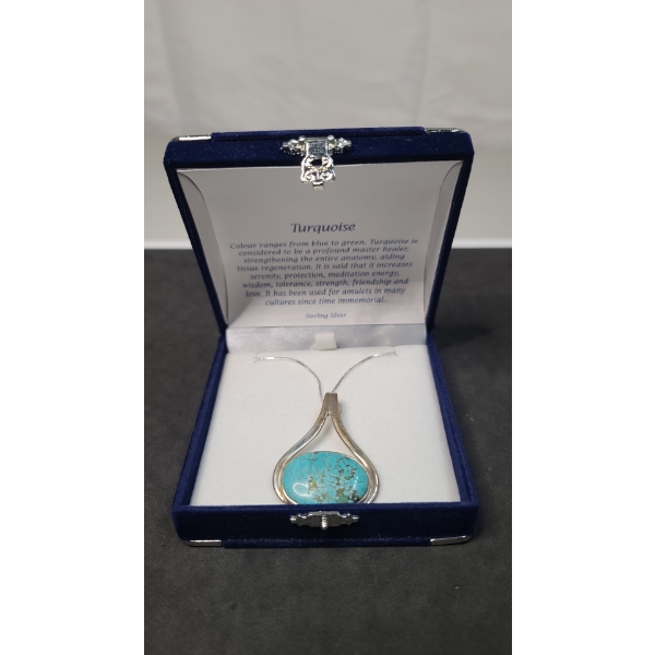 Sterling Silver & Turquoise Necklace - Total Weight: 13.9g