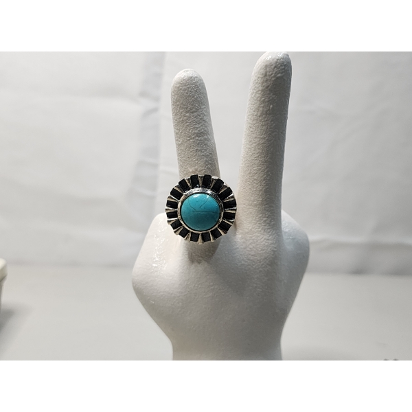 Sterling Silver Statement Ring with Turquois Stone Size 8.5 TW: 18.3g