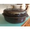 Image 3 : Set Of 2 Vintage Spatter Ware Covered Roasters  16" & 14"