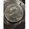 Image 1 : 1992 Canadian Maple Leaf One Troy Ounce .9999 Fine Silver Coin - Mint