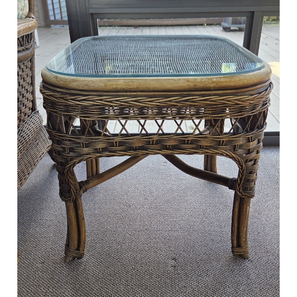 *Pick Up At Mantua Home-No Shipping Available* Beautiful Classic 22Lx28Wx22H Wicker Rattan Glass Top