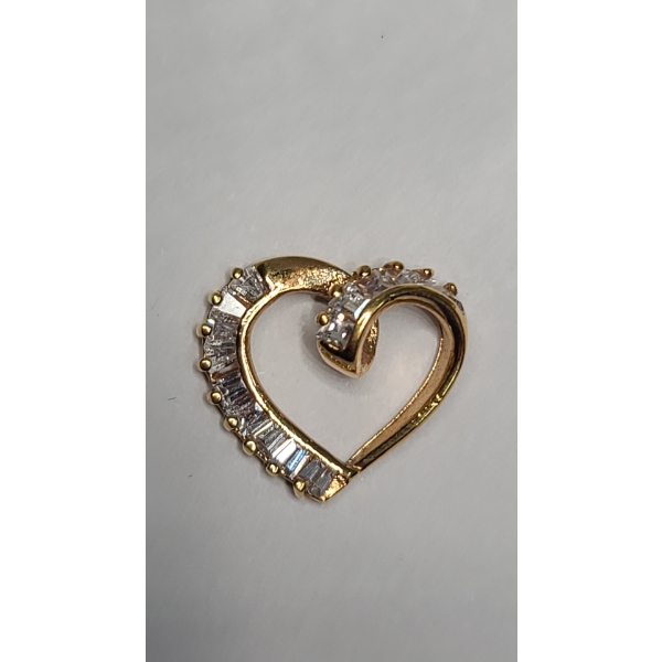 10K Yellow Gold Heart Shaped Pendant With White Baguette Shaped Stones - Weight: 1.5g