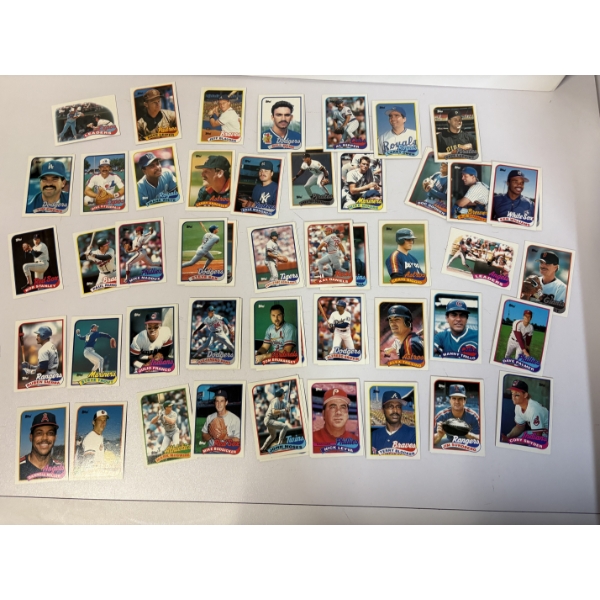 1989 Topps - Box of Baseball Cards - Mike Maddux - John Davis - Tom Lasorda - Tommy John