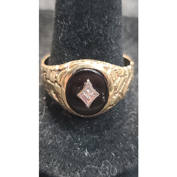 10K Gold Ring With Black & Clear Stone 4.2 Grams
