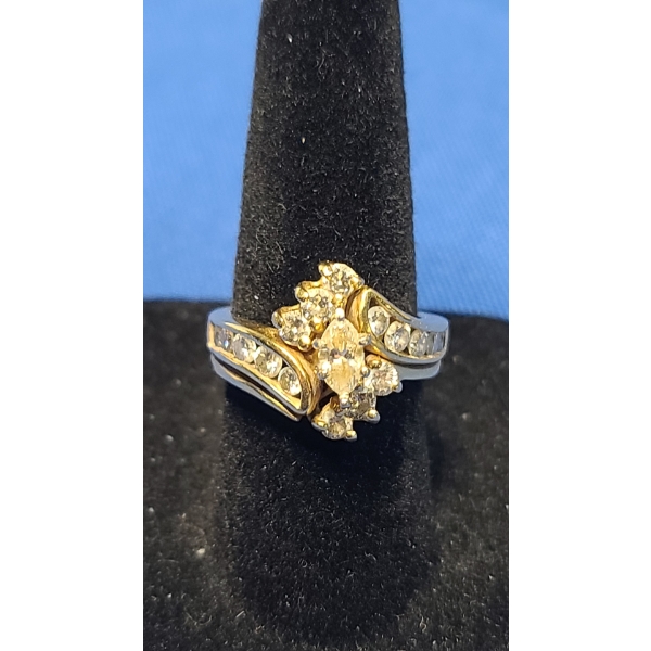 Women's 14K Gold Ring With Diamonds - Size 6- Weight: 7.6g