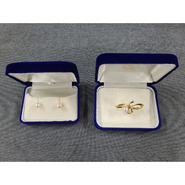 Beautiful 3.6 Gram 18K Gold Cultured Saltwater Pearl Broach With Matching Pearl Earrings