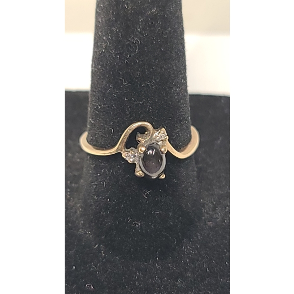 10K Gold Ring With Black Stone And Diamonds - Size 7.5 - Weight: 1.8g