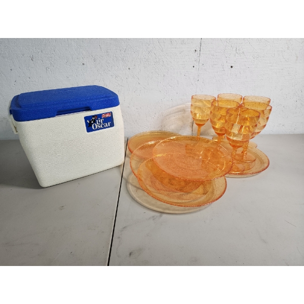 Vintage Coleman Lil' Oscar Cooler & Plastic Plates and Cups Set