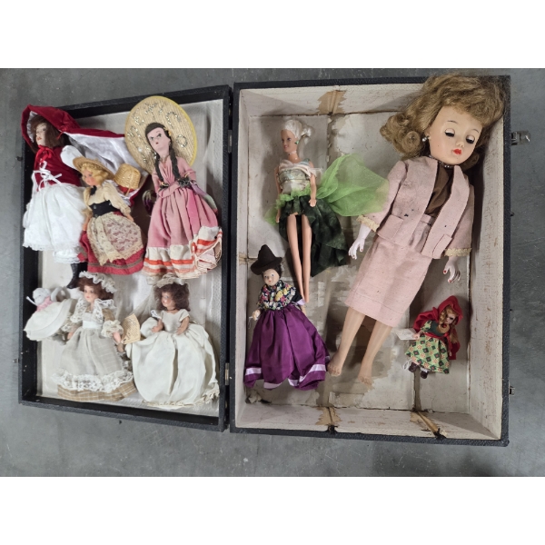 Neat Vintage Suitcase And Doll Collection 