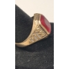 Image 3 : 10K Yellow Gold Ring With Red Stone - Size 10 - Weight: 4.1g