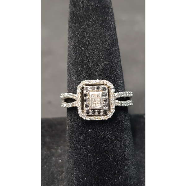 JWBR 10K White Gold 0.5 CT Black & Clear Diamonds Halo Ring - Size 4.5 - Weight: 2.8g