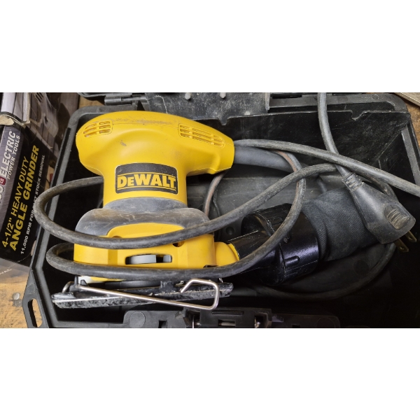 PICKUP IN CANTON - Working DeWalt 1/4 Sheet Electric Sander - Excellent
