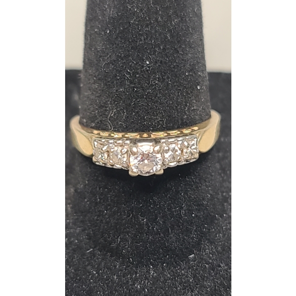 Vintage Women's 14K Yellow Gold Ring With Diamond - Size 7.5 - Weight: 3.1g