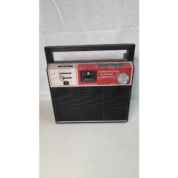 Vintage Seiko Portable 8- Track Tape Player FM/AM Radio Model 2006 *Without Cord*