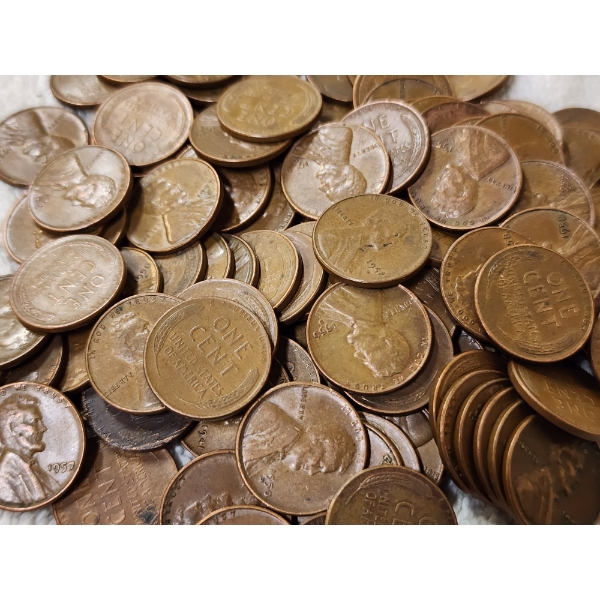 LARGE Collection of Around 300 Assorted United States Lincoln Pennies ~ Mostly Wheats!